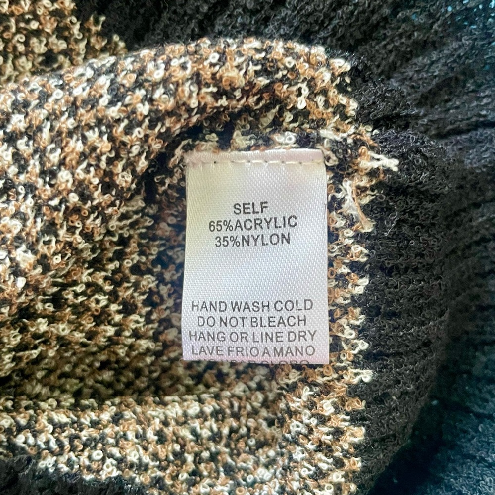 Easel / Emerald Off‑Shoulder Knit Sweater – Style ET21515 – size L NWT - Picture 12 of 13